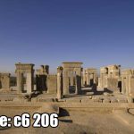 پوستر دیواری معماری باستانی ایران با ستون‌های سنگی باشکوه