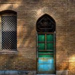 پوستر دیواری طرح آجر و درب سبز