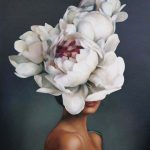 پوستر دیواری سه‌بعدی پرتره زن با گل صدتومانی سفید بزرگ