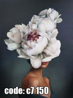پوستر دیواری سه‌بعدی پرتره زن با گل صدتومانی سفید بزرگ