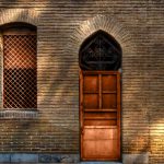 پوستر دیواری سنتی درب و پنجره آجری با حس نوستالژی