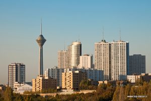 پوستر دیواری طرح برج میلاد و آسمان صاف